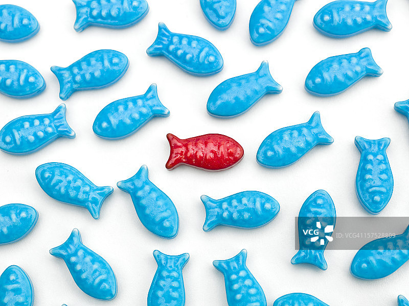 从人群中脱颖而出图片素材