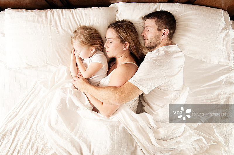 熟睡的一家人图片素材