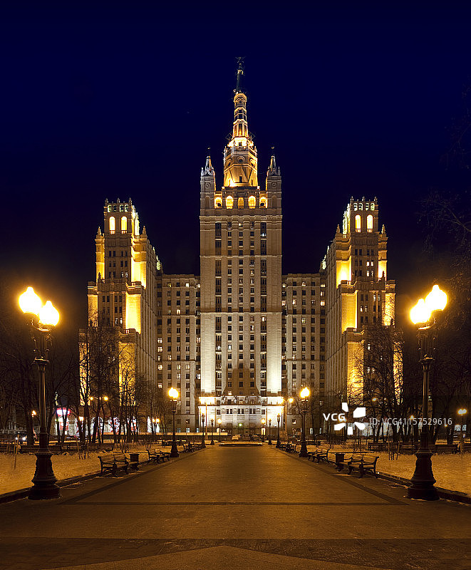 夜晚莫斯科的库德林斯卡亚广场建筑图片素材