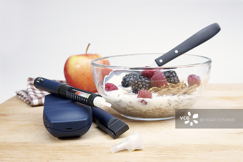 糖尿病医疗设备和合适的健康早餐图片素材