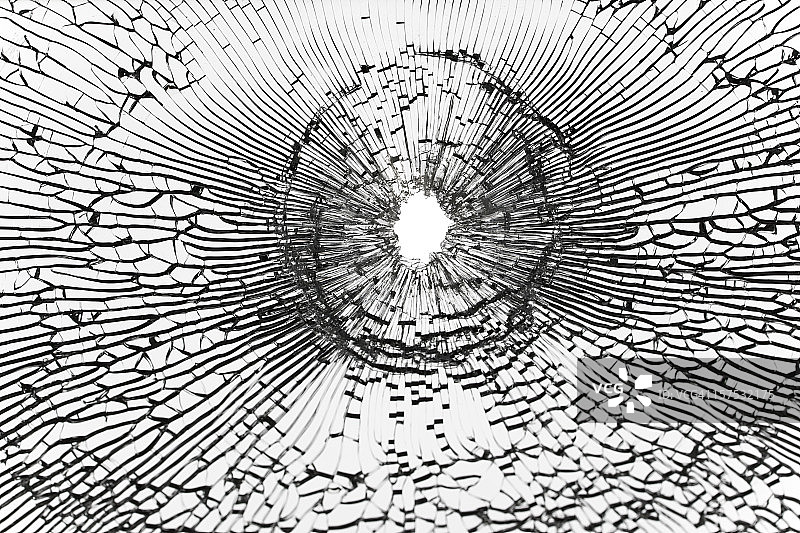 破碎玻璃上的弹孔图片素材