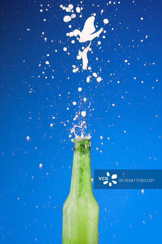 啤酒喷涌图片素材