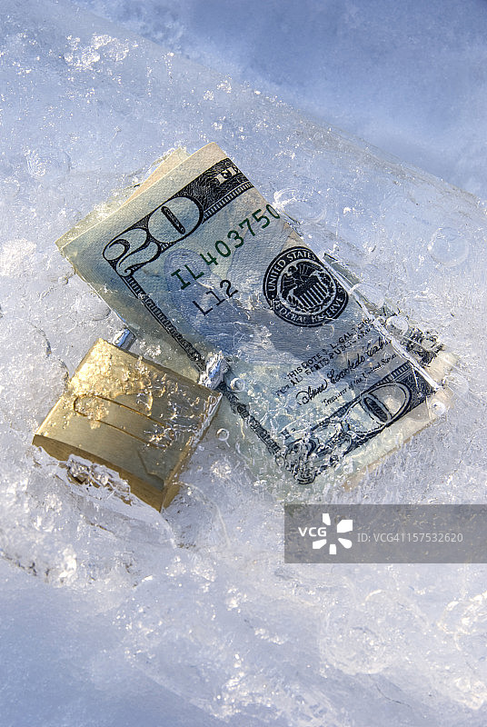 带挂锁的冷冻美元图片素材