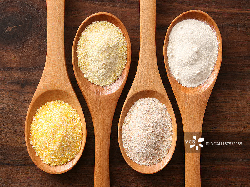 面粉和勺子图片素材