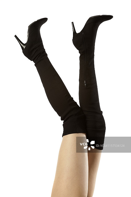 穿着黑色细高跟长靴的迷人女性图片素材