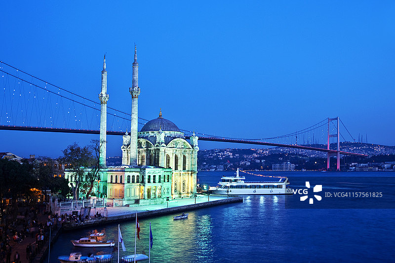 伊斯坦布尔的奥尔塔科伊清真寺图片素材