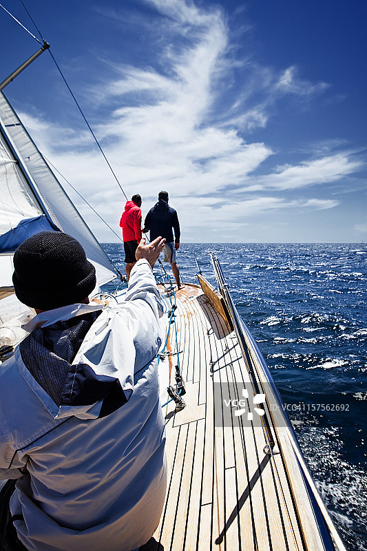帆船上的水手图片素材