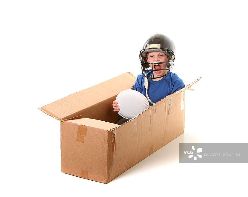 男孩开着盒子图片素材