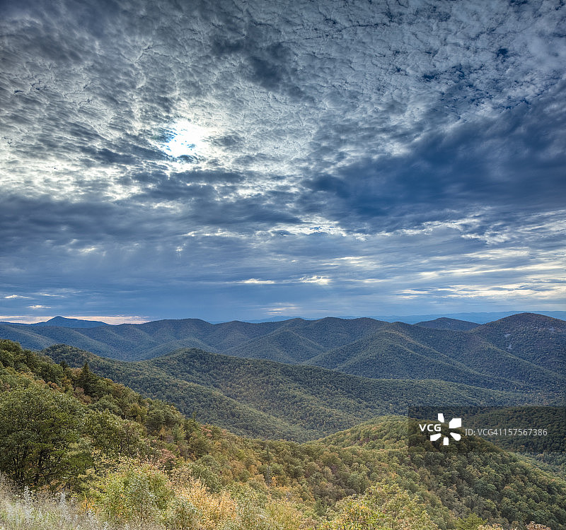 山脉和天空全景图片素材