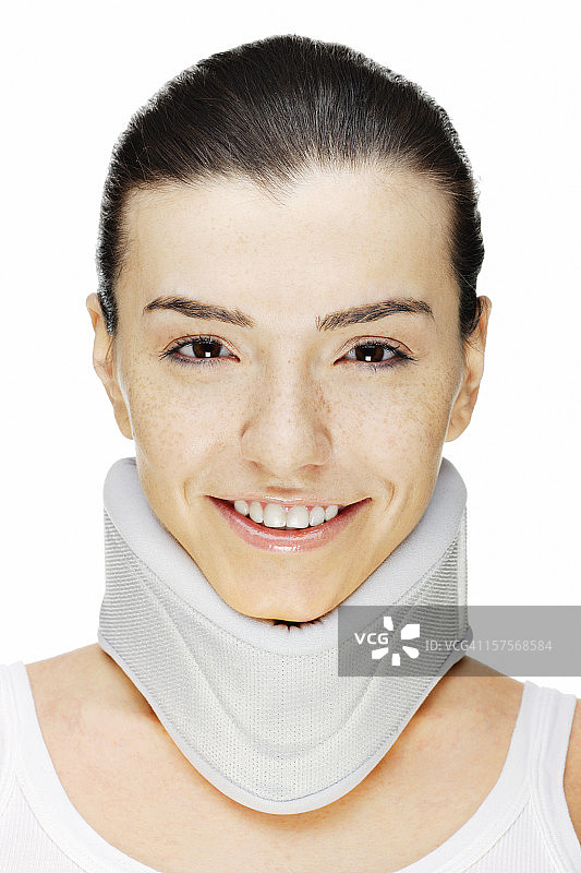 颈部穿着紧身胸衣微笑的年轻漂亮女人图片素材