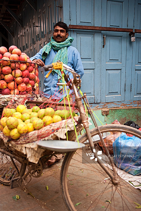加德满都的印度街头小贩图片素材