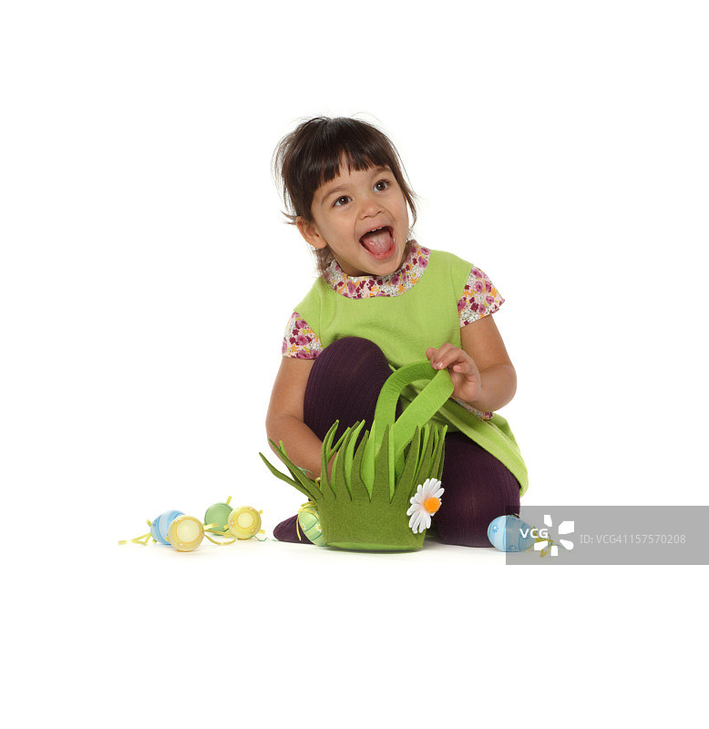 漂亮小女孩与复活节篮子图片素材