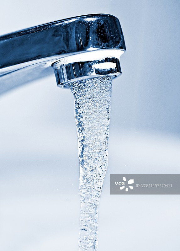 流水的水龙头图片素材