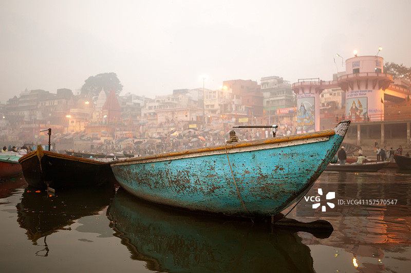 瓦拉纳西的日出与雾图片素材