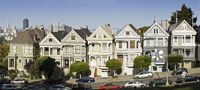 旧金山阿拉米街维多利亚式别墅全景，加利福尼亚州图片素材