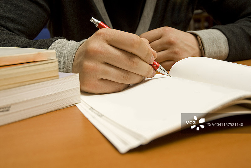 学习中的学生图片素材