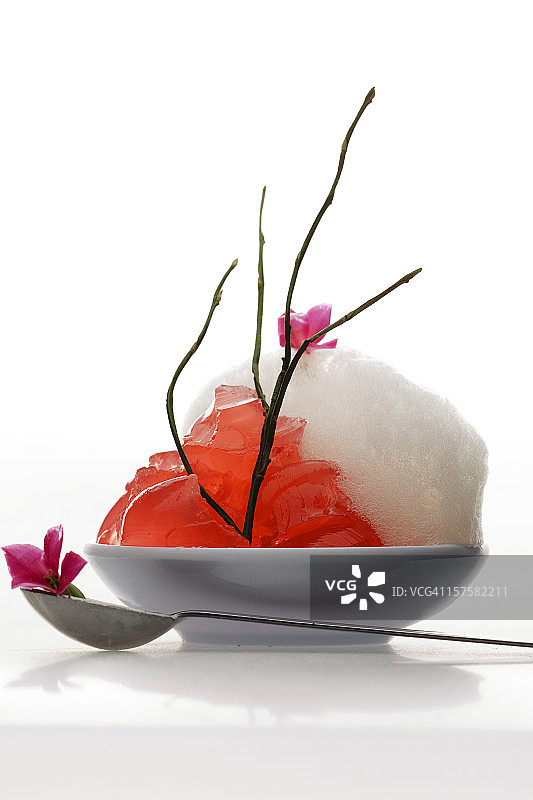 大黄冻糕配泡沫图片素材