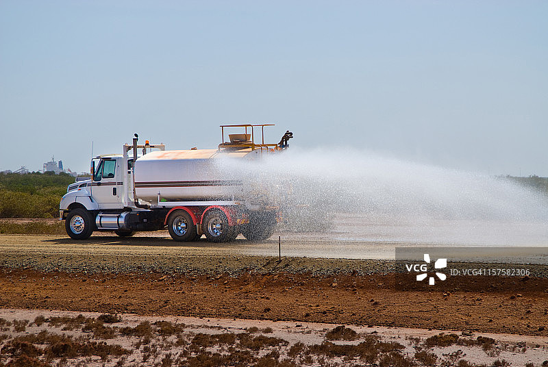 施工现场洒水车/抑尘车图片素材