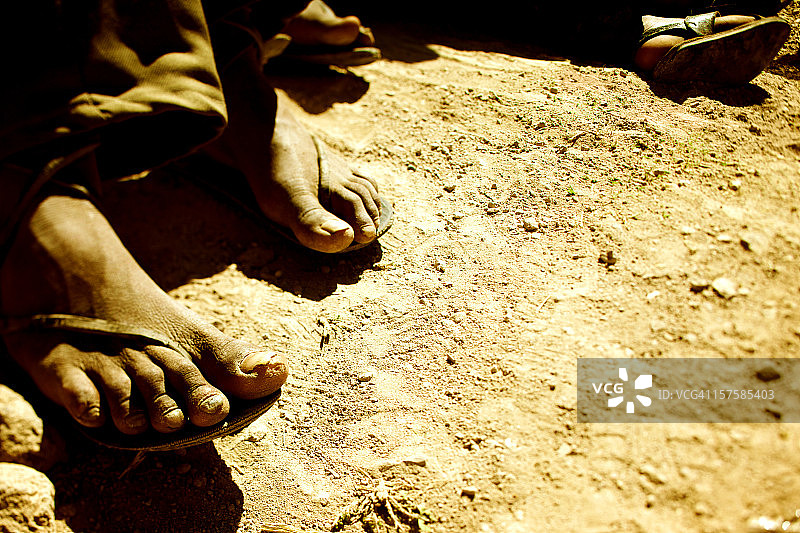 塔拉胡马拉印第安土著儿童的脚图片素材