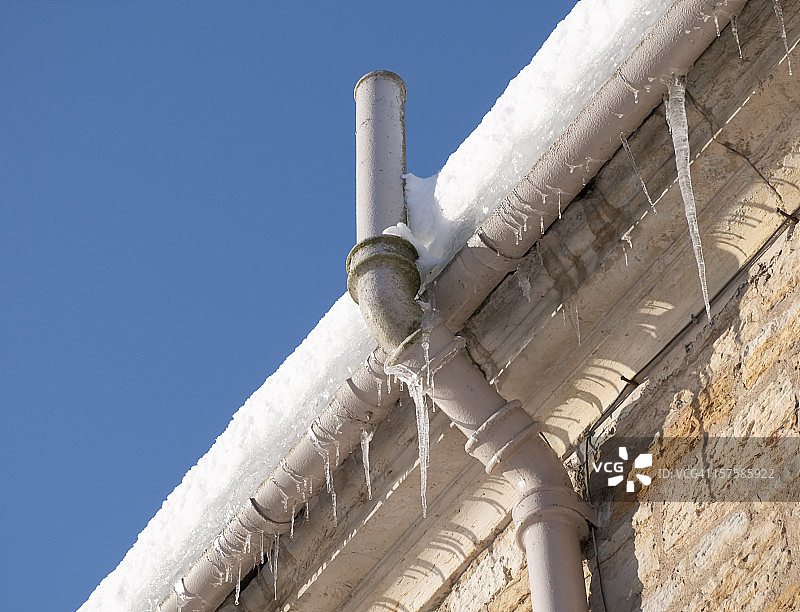 冰冻的排水沟图片素材