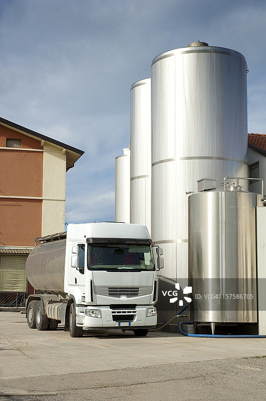 奶牛场的运奶车图片素材