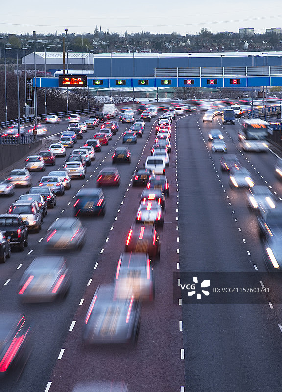 繁忙的城市高速公路图片素材