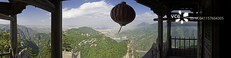 中国甘肃崆峒山道教寺庙宝塔灯笼全景图片素材