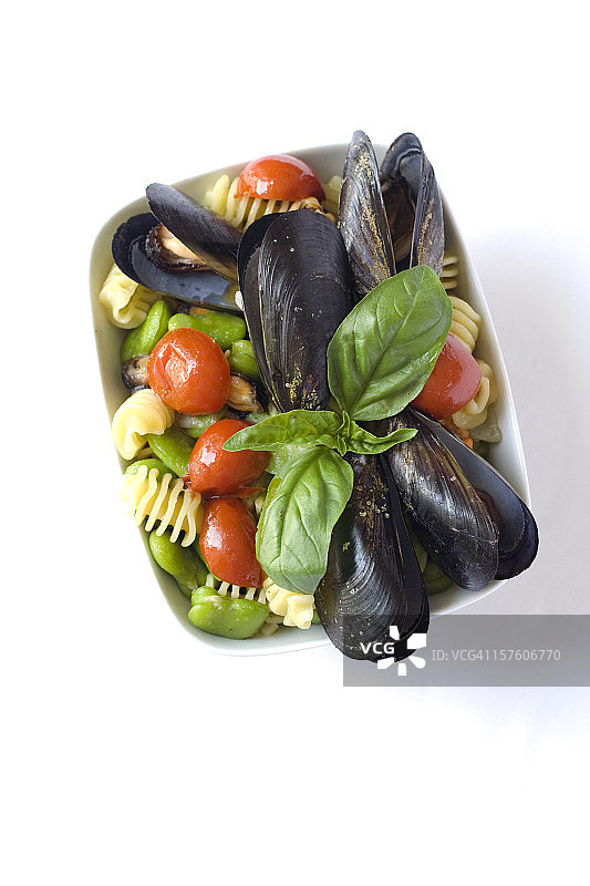 贻贝番茄蚕豆意面图片素材