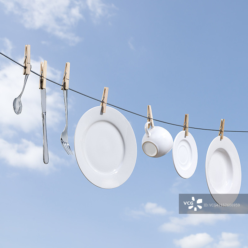 晾晒中的餐具图片素材