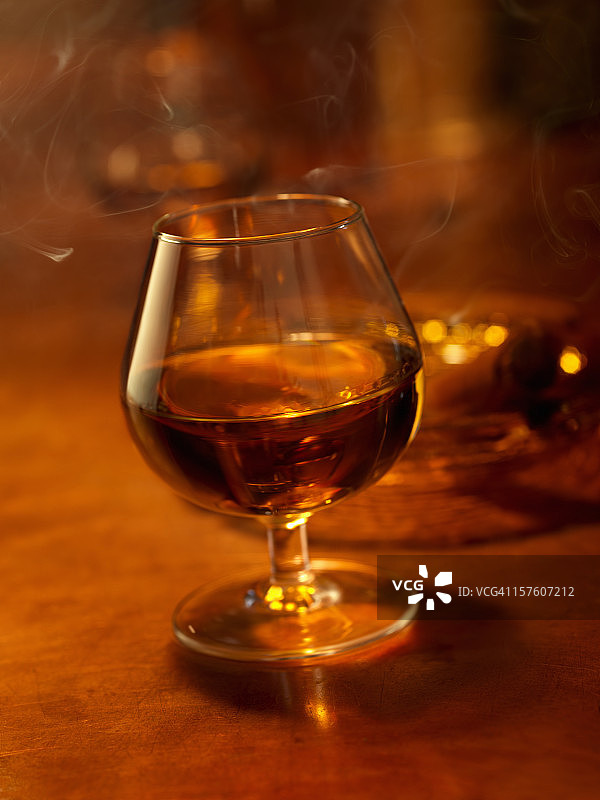 白兰地和雪茄图片素材