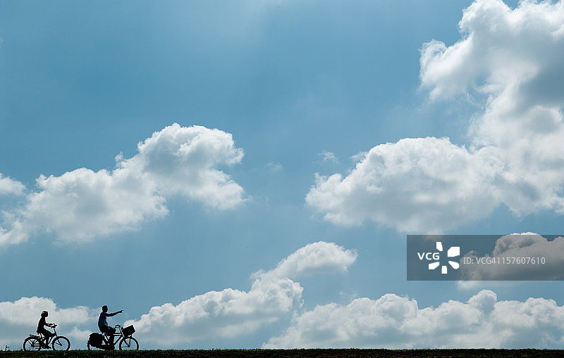 骑行者剪影图片素材