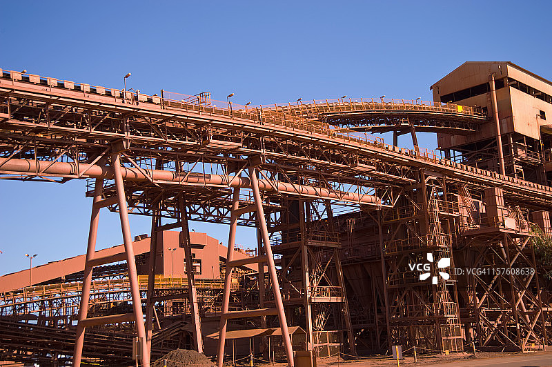 铁矿矿场的传送带图片素材