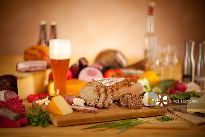 冰镇啤酒冷餐，小景深图片素材