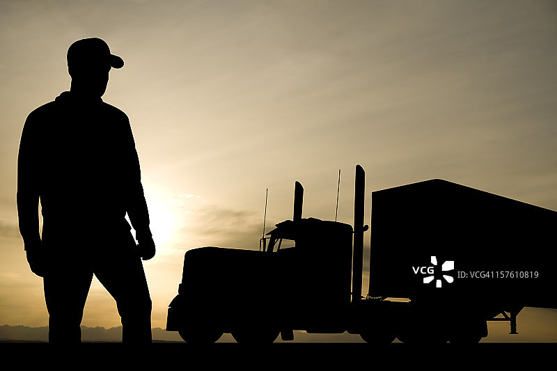 卡车司机和他的装备图片素材