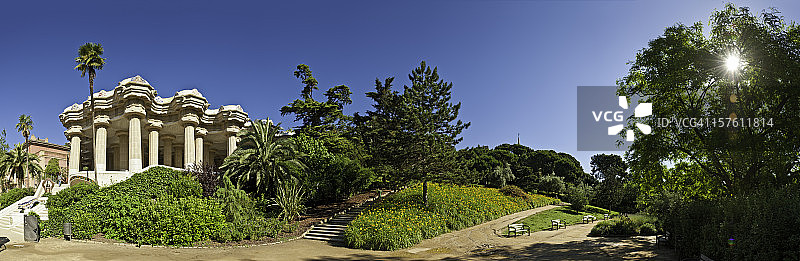 西班牙古埃尔公园夏季露台的阳光图片素材