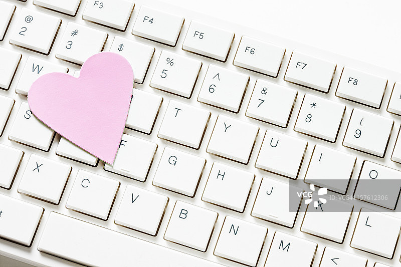 在网络上寻找爱情的孤独小姐图片素材