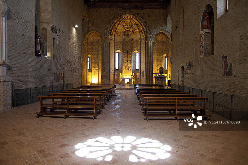 圣玛丽亚德拉罗卡教堂内部图片素材