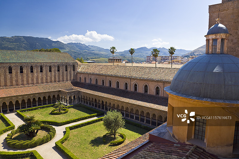 蒙雷阿莱修道院回廊（意大利西西里岛）图片素材