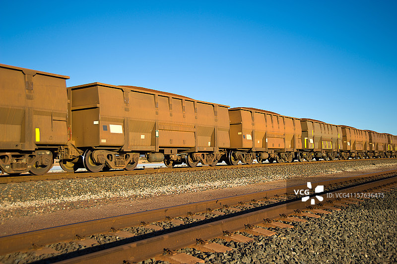 铁矿石火车车厢图片素材