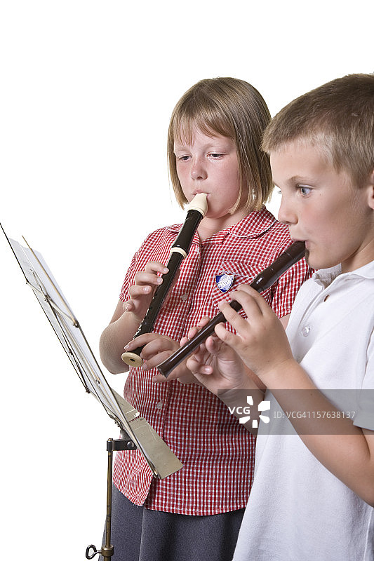 小学生用竖笛演奏音乐图片素材