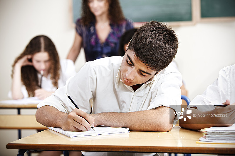 课堂上的学生图片素材