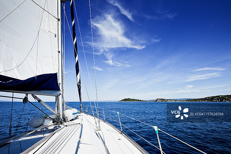 与帆船航行图片素材