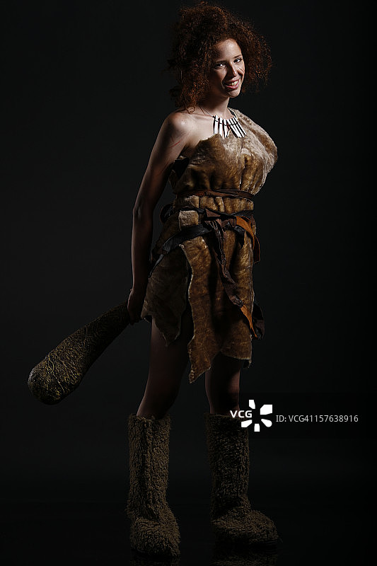 穴居女人图片素材