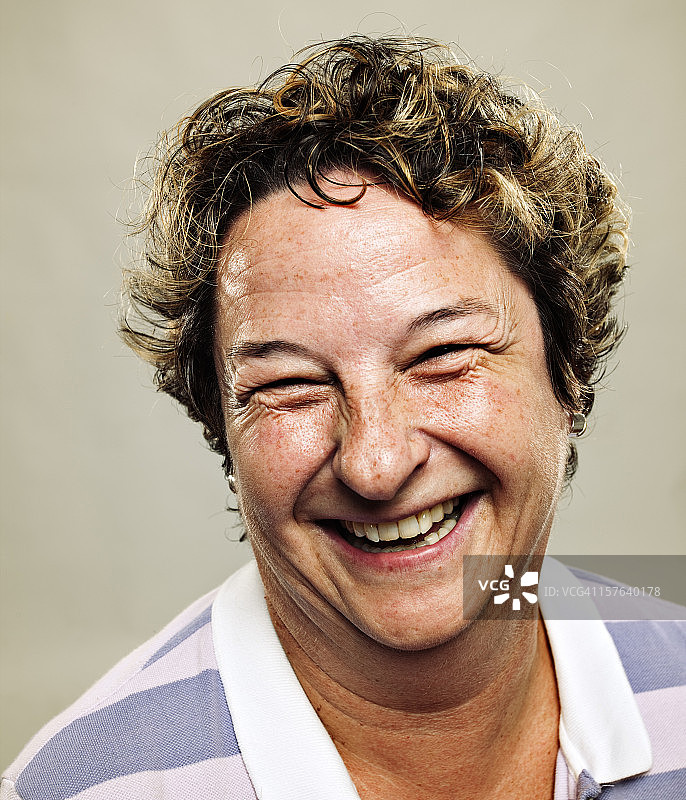 微笑的女人图片素材