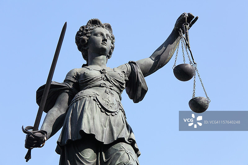 正义女神，有天平和剑图片素材