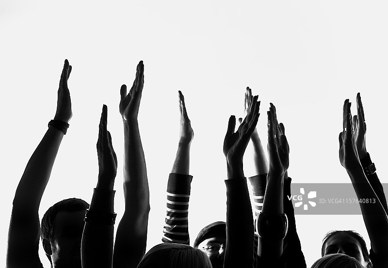 举手的人们图片素材