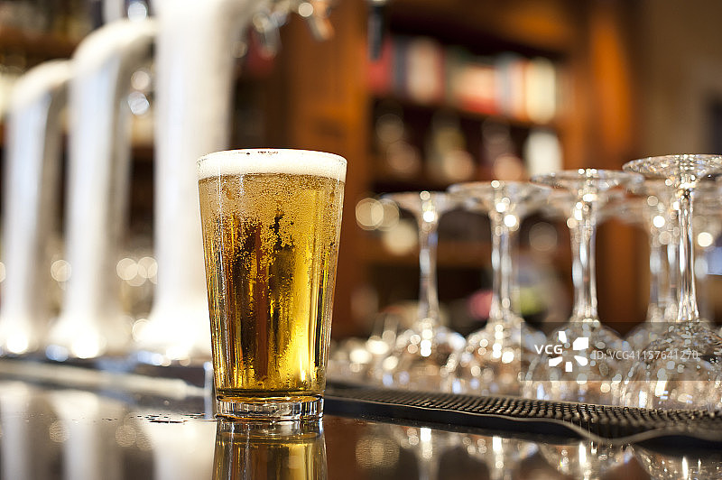 一杯啤酒图片素材