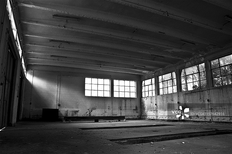 废弃的仓库图片素材