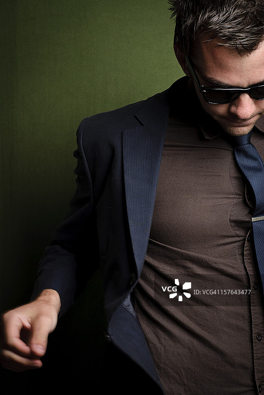 穿着时髦的人图片素材