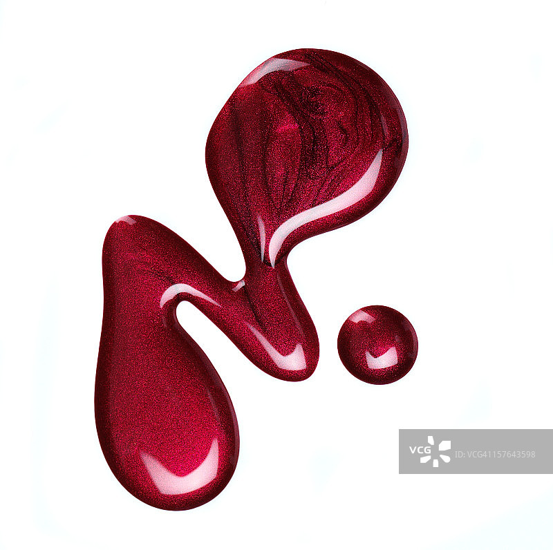 白色背景上洒出的红色指甲油图片素材